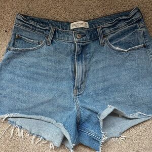 Abercrombie Curve Love The 90s Relaxed Cutoff Short High Rise
